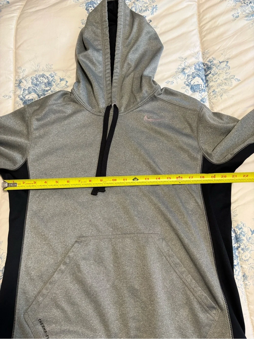 Nike Therma Fit Mens Small Hoodie Gray Black Pullover Training Gym Sweatshirt